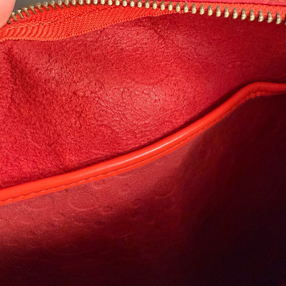 Rare Marc by Marc Jacobs Embossed Coral Leather Hobo Bag – High-Quality, Vintage - Picture 10 of 16